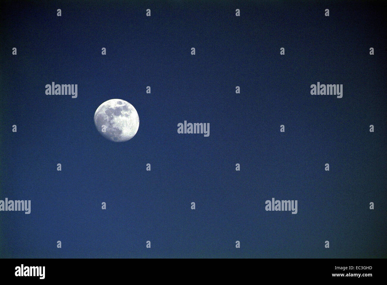 Shoot for the moon hi-res stock photography and images - Alamy