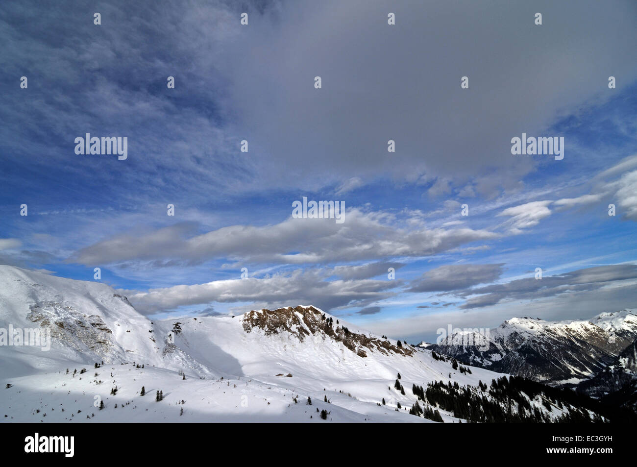 Snowy mountain environment hi-res stock photography and images - Alamy