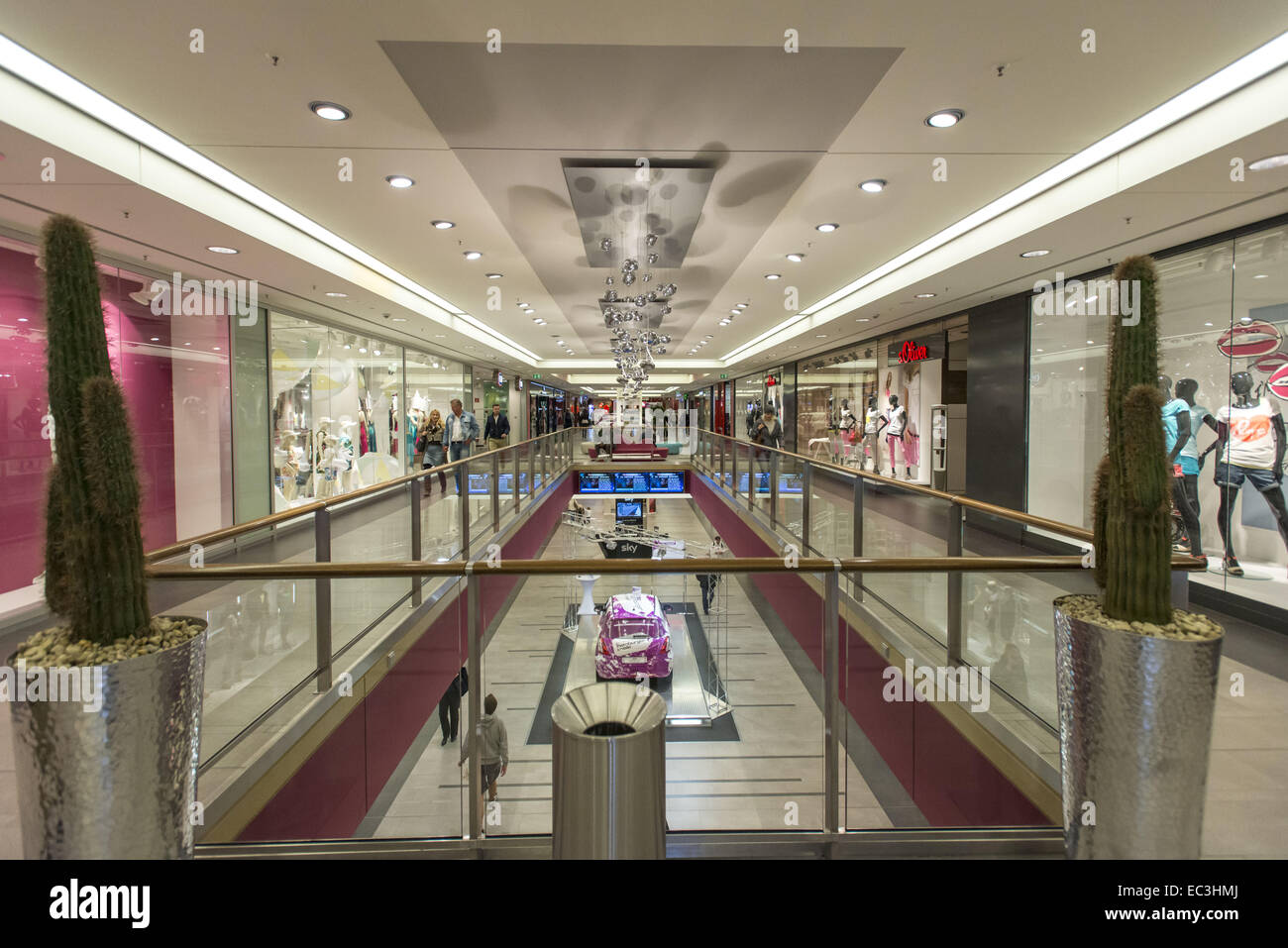 Mall concepts hi-res stock photography and images - Alamy
