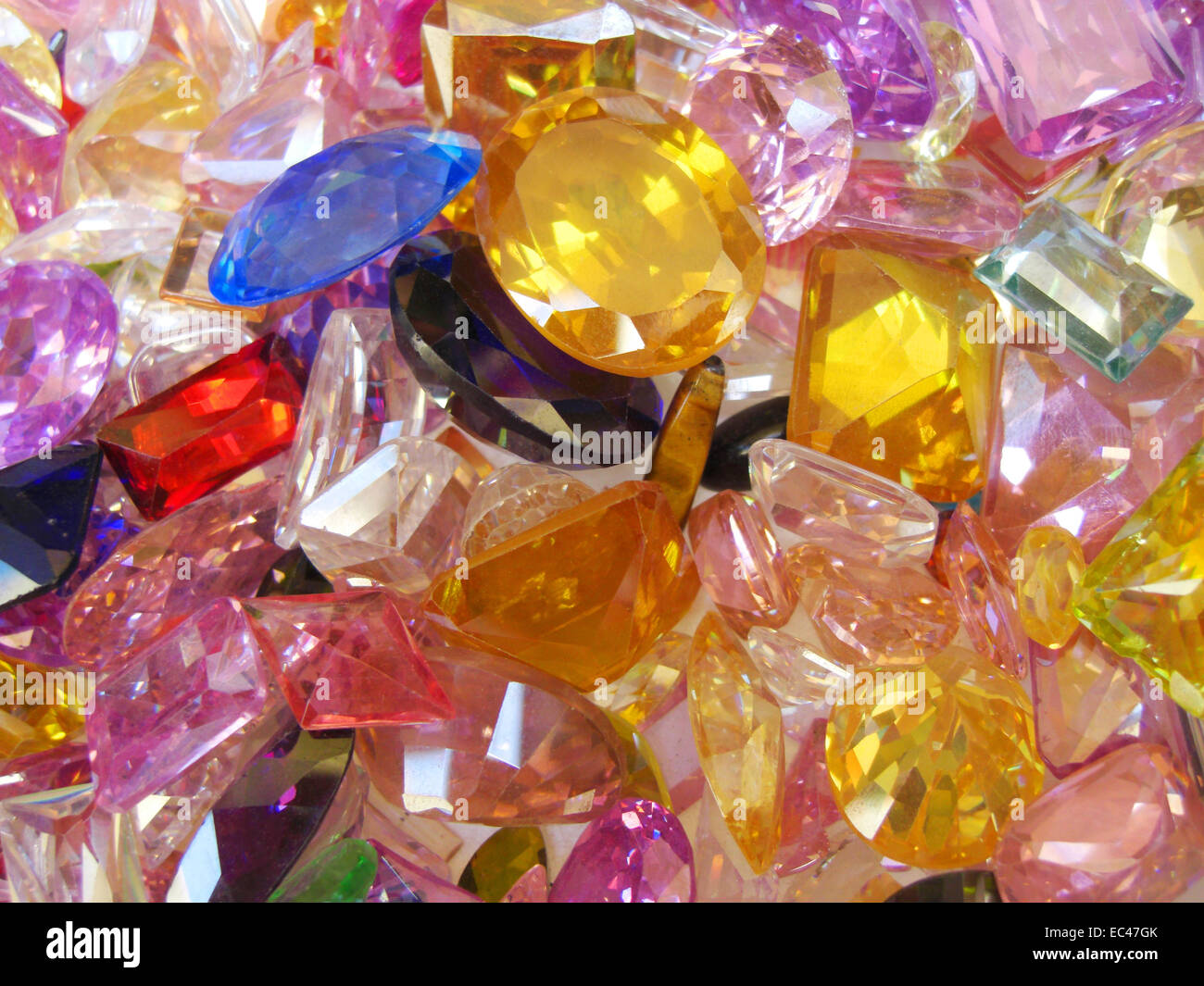 Coloured gem stones hi-res stock photography and images - Alamy