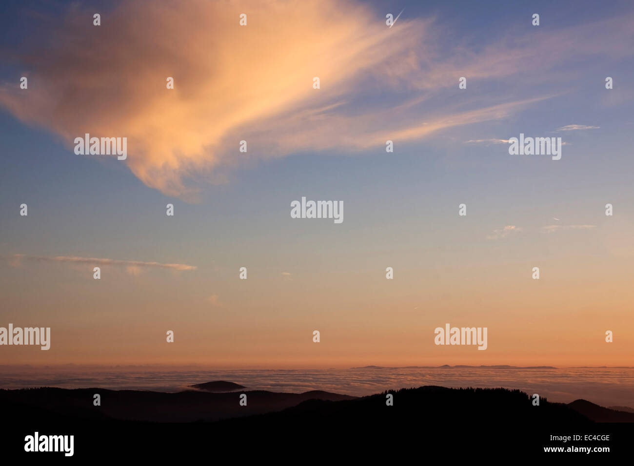 Atmospheric inversion hi-res stock photography and images - Alamy