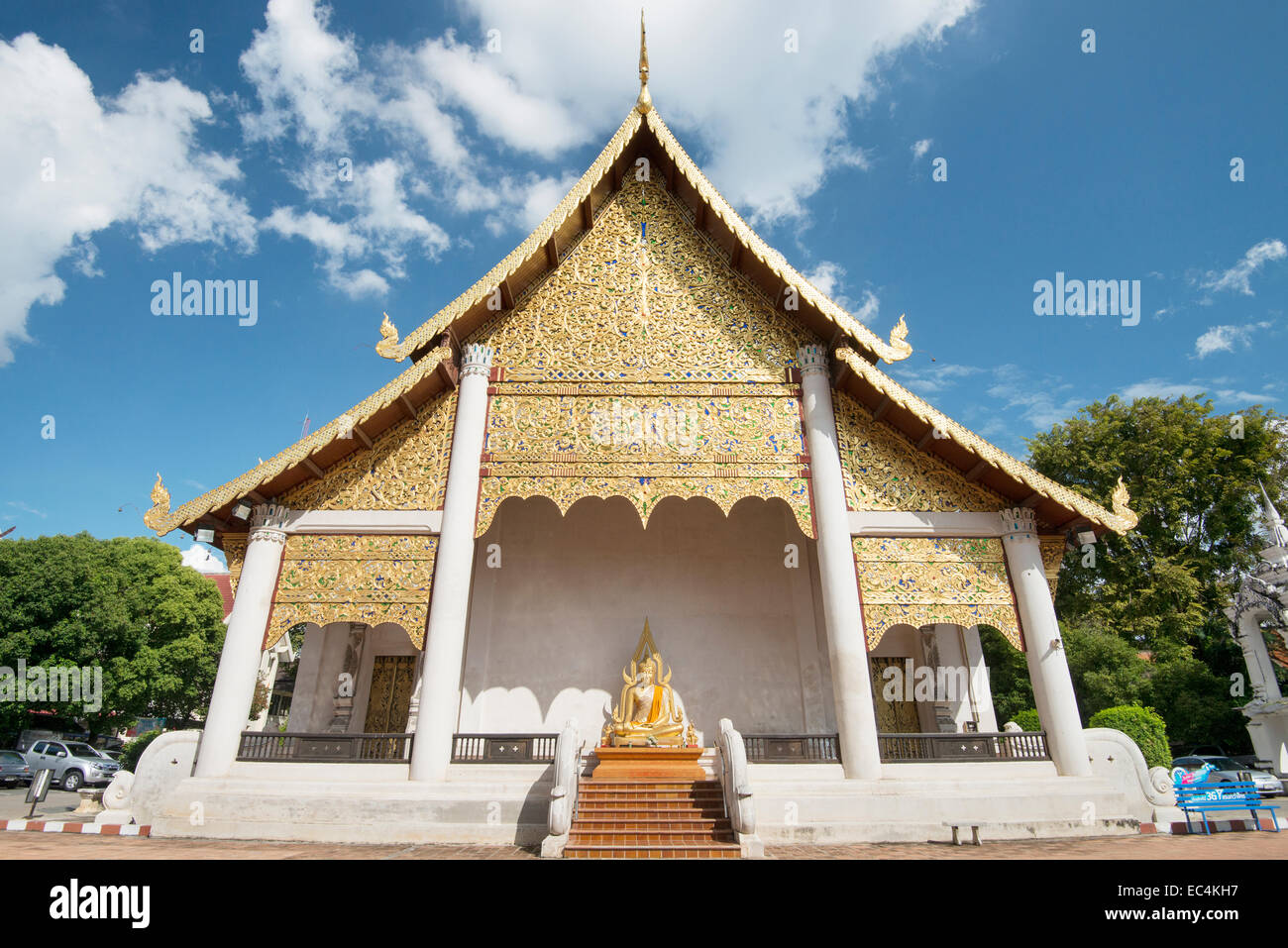 Viharn of Wat Chedi Luang in Chiang Mai, Northern Thailand Stock Photo