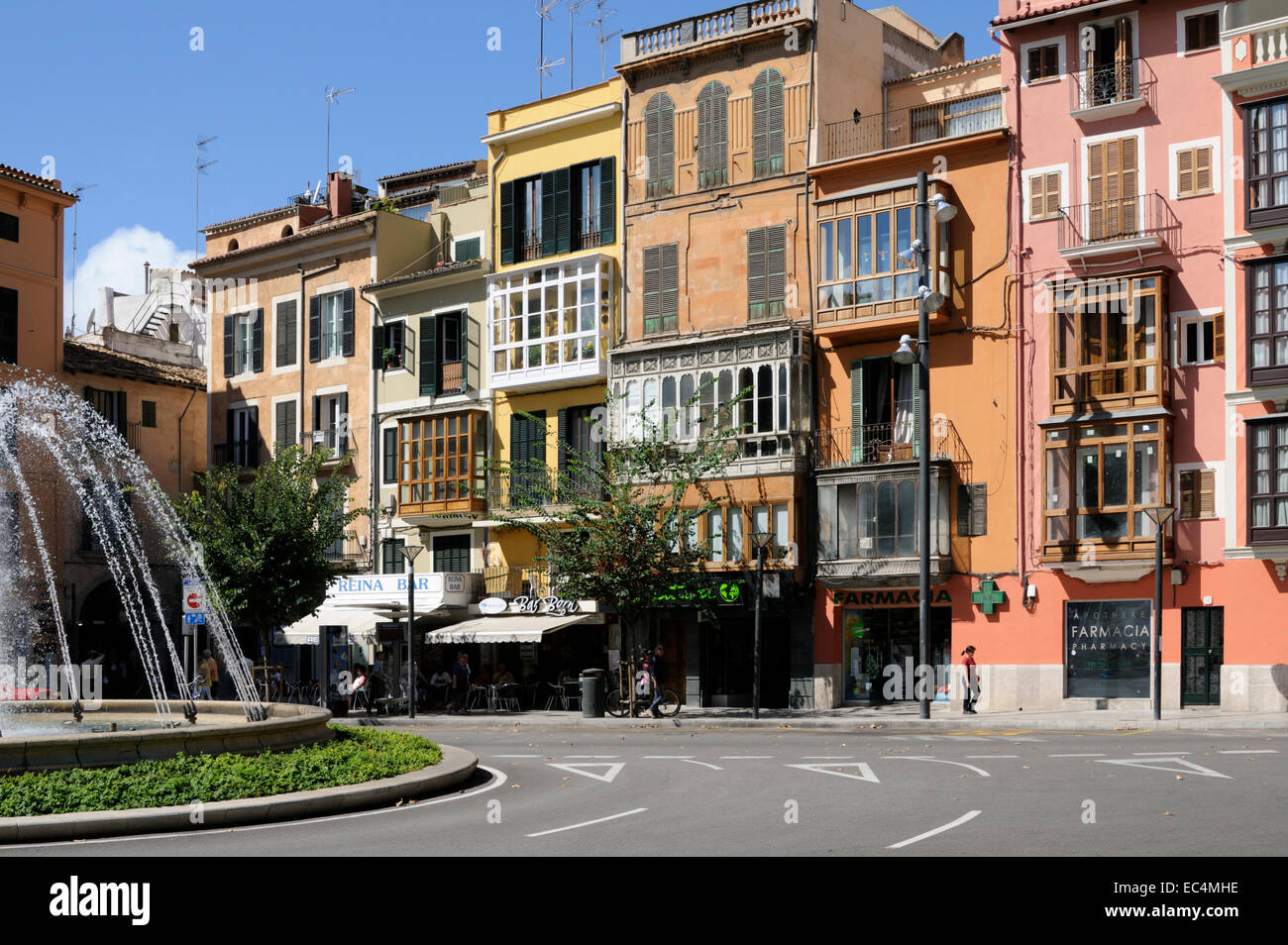 Plaza de la Reina with fountain, Palma, Majorca, Spain Stock Photo - Alamy