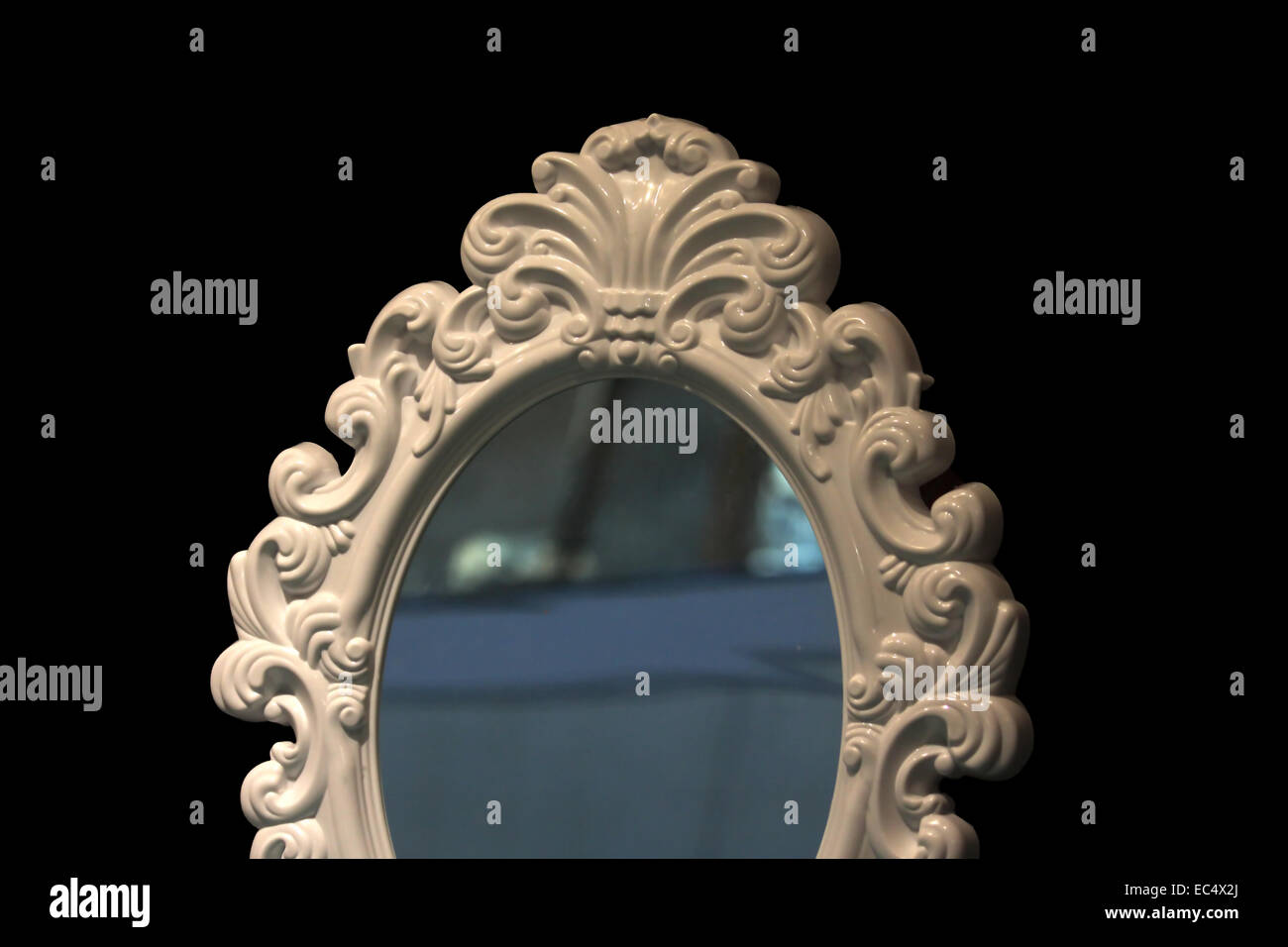 Mirror related hi-res stock photography and images - Alamy