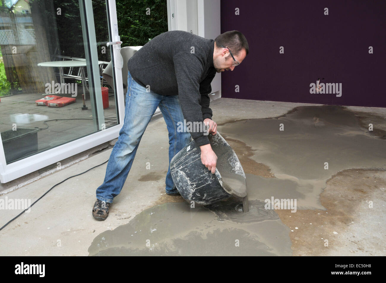 Leveling compound hires stock photography and images Alamy