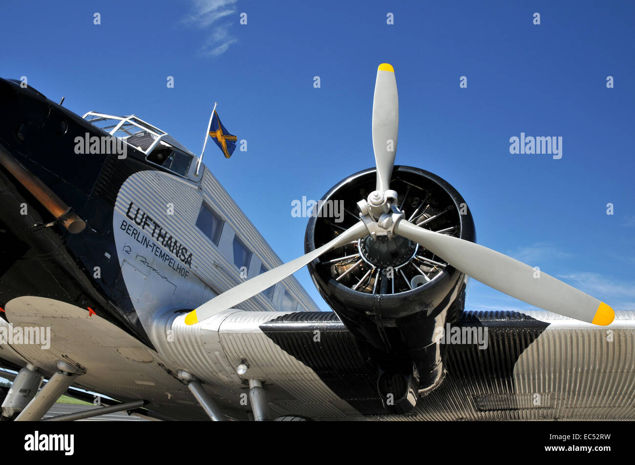 Vintage plane propeller hires stock photography and images Alamy