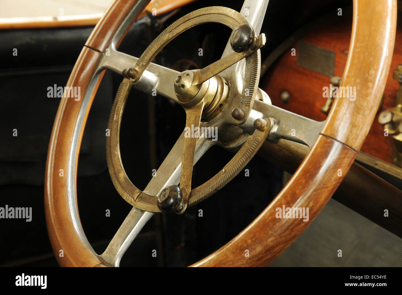 Wheel handlebars hires stock photography and images Alamy