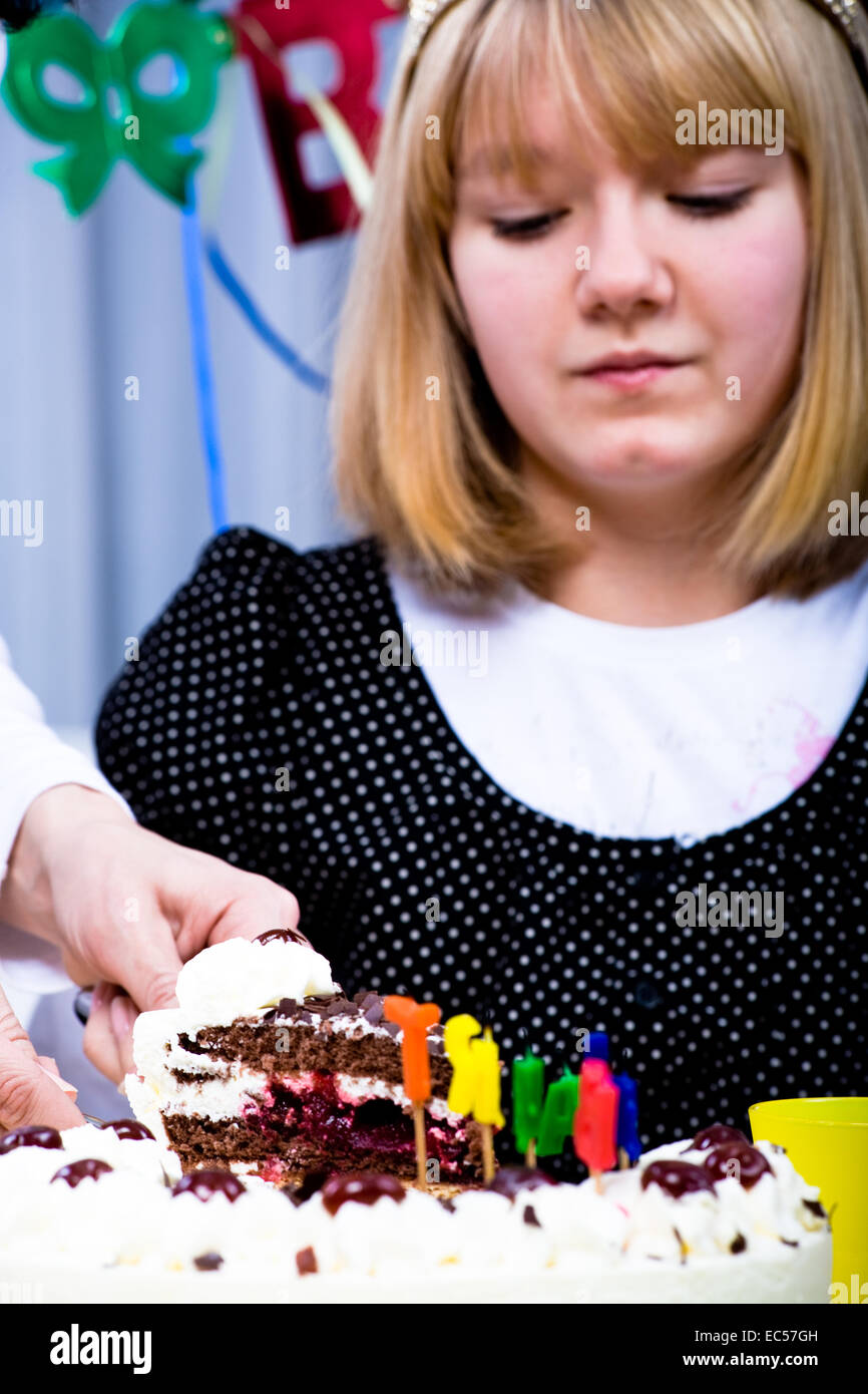 Kids Celebrating Birthday Party Stock Photo Alamy kids-celebrating-birthday-party-stock-photo-alamy