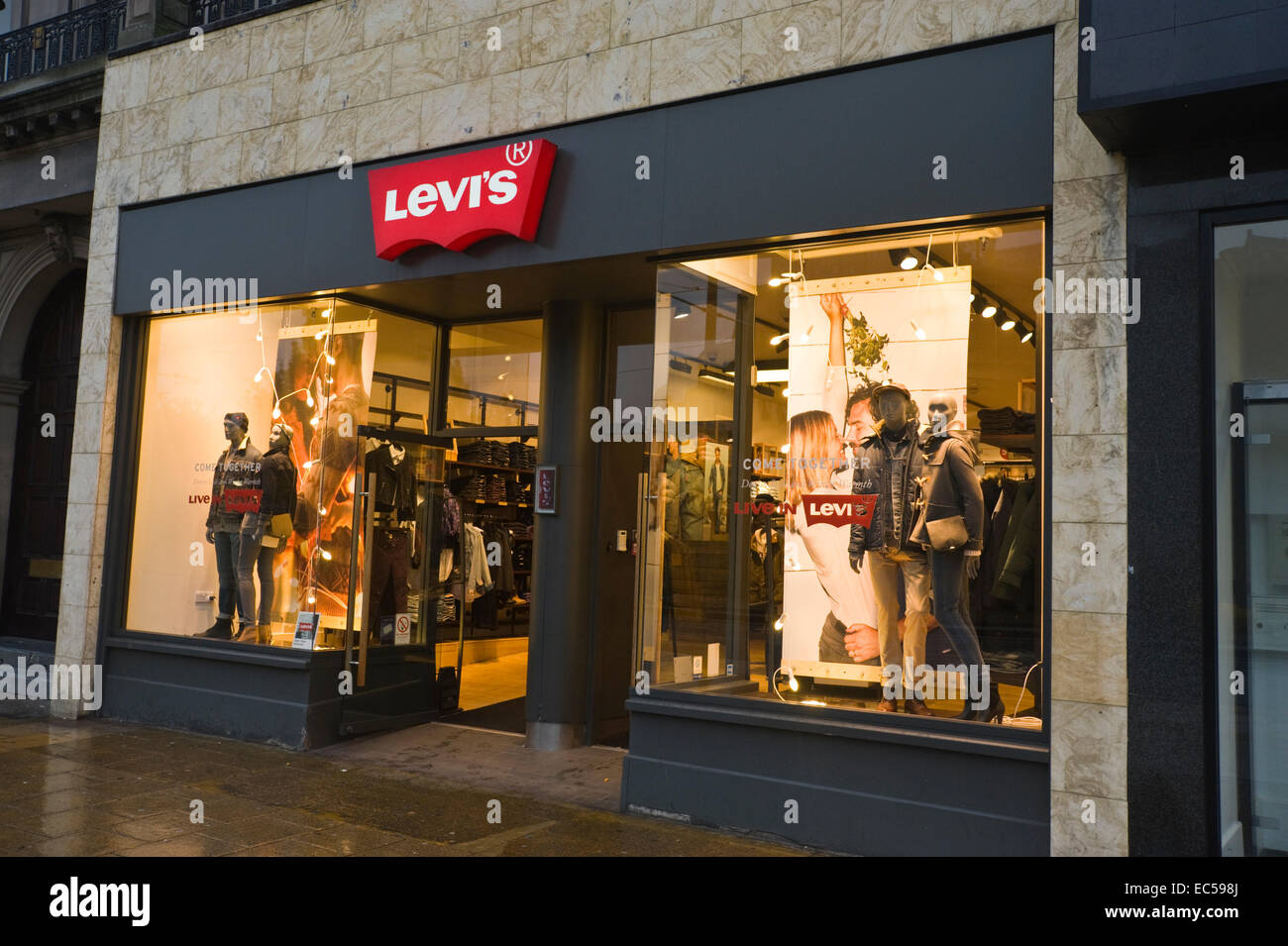 Levis shop hi-res stock photography and images Alamy