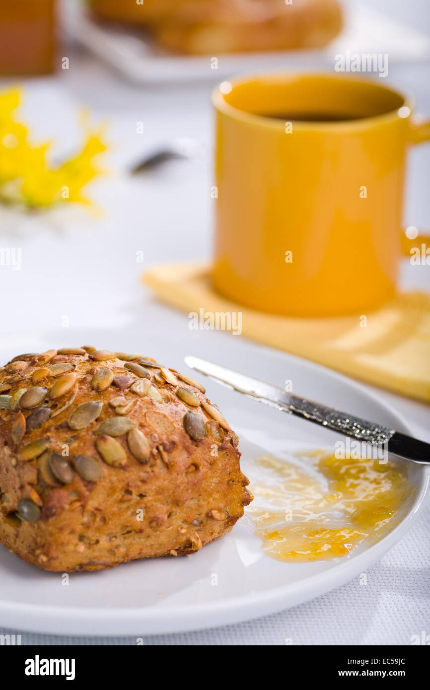 breakfast arrangement in yellow and white Stock Photo - Alamy
