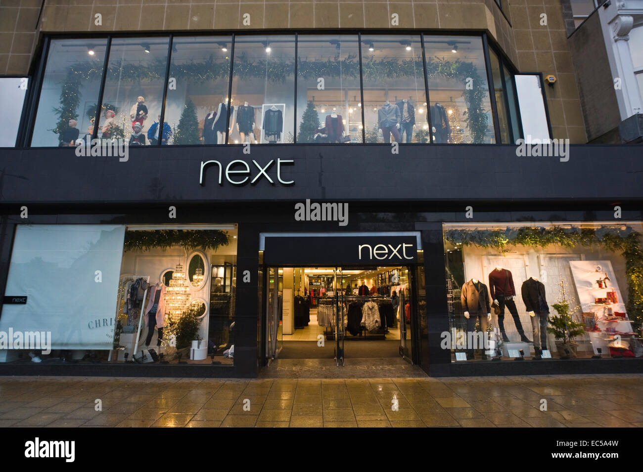 Herdenkings minimum Bevestigen NEXT fashion clothing store on Princes Street Edinburgh Scotland UK Stock  Photo - Alamy