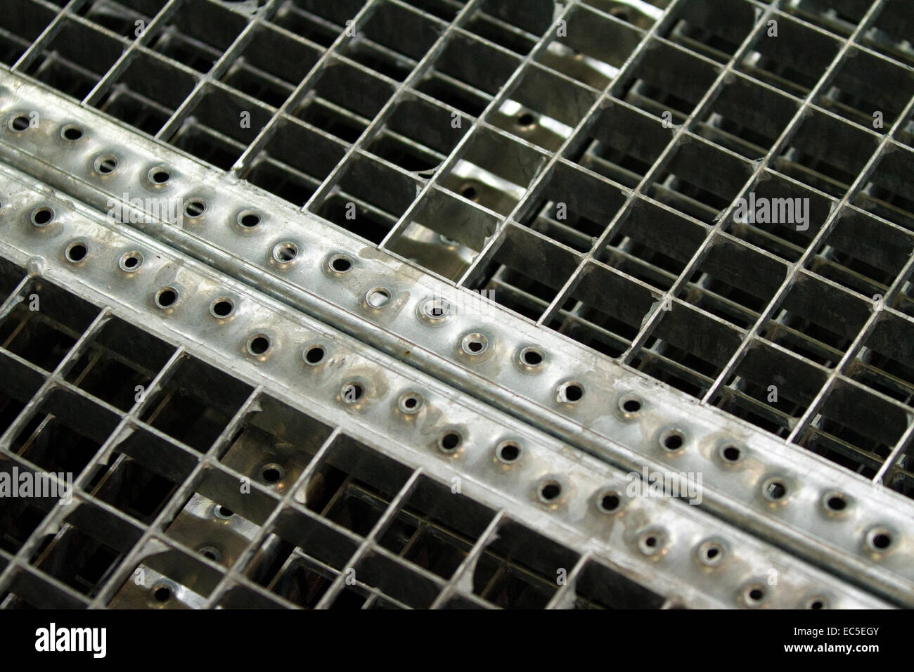 Steel mesh hi-res stock photography and images - Alamy