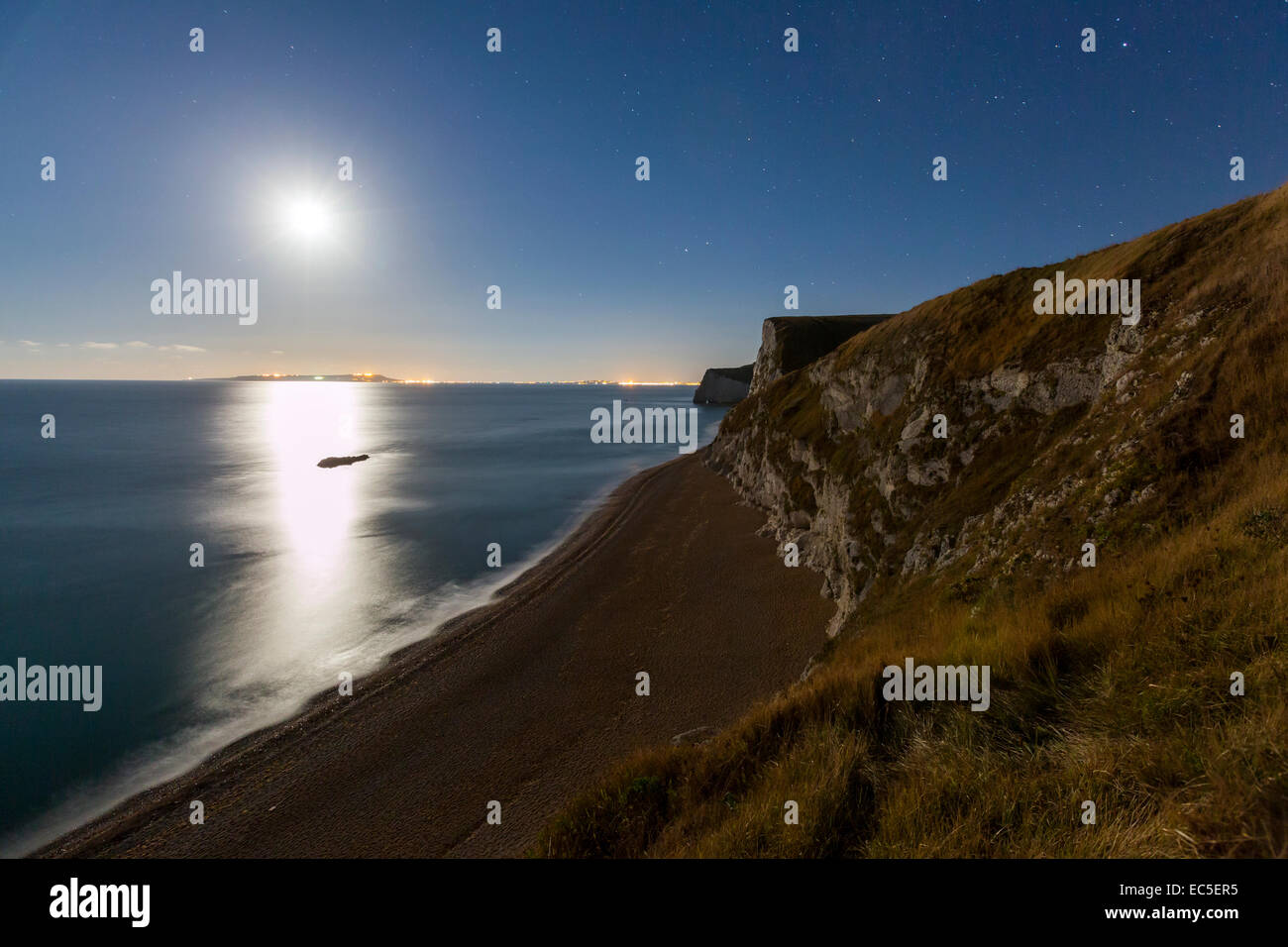 Coastline next to the heritage site of Durdle Door on the Jurassic Coast, Dorset, England, United Kingdom, Europe. Stock Photo