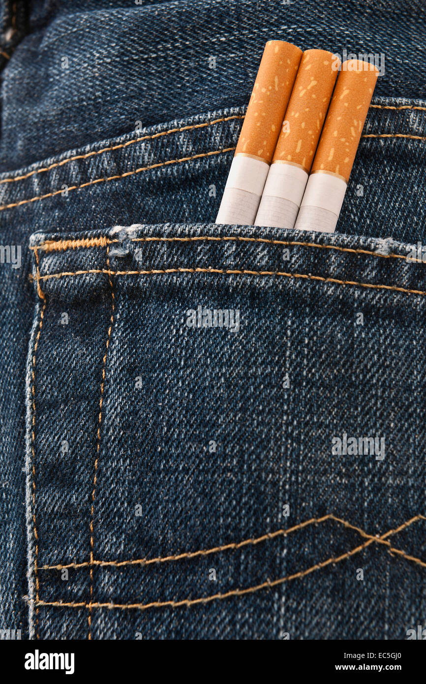 can i flush cigarettes Flush cigarettes hi-res stock photography and images