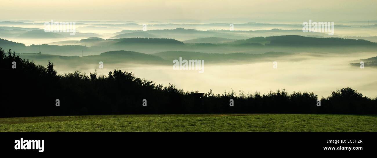 Fog valleys hi-res stock photography and images - Alamy