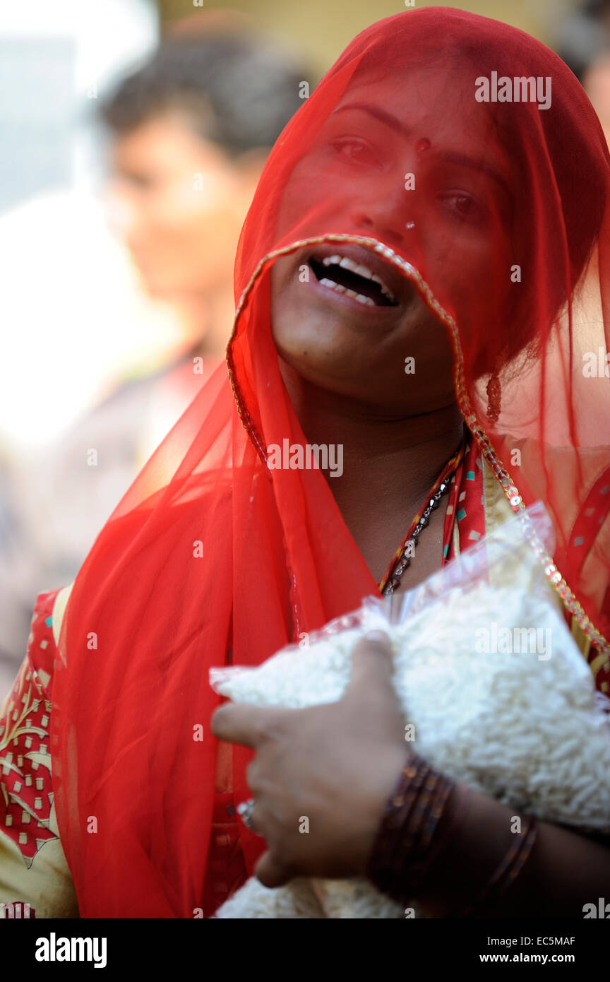 Indian woman with the veil over her face Stock Photo - Alamy