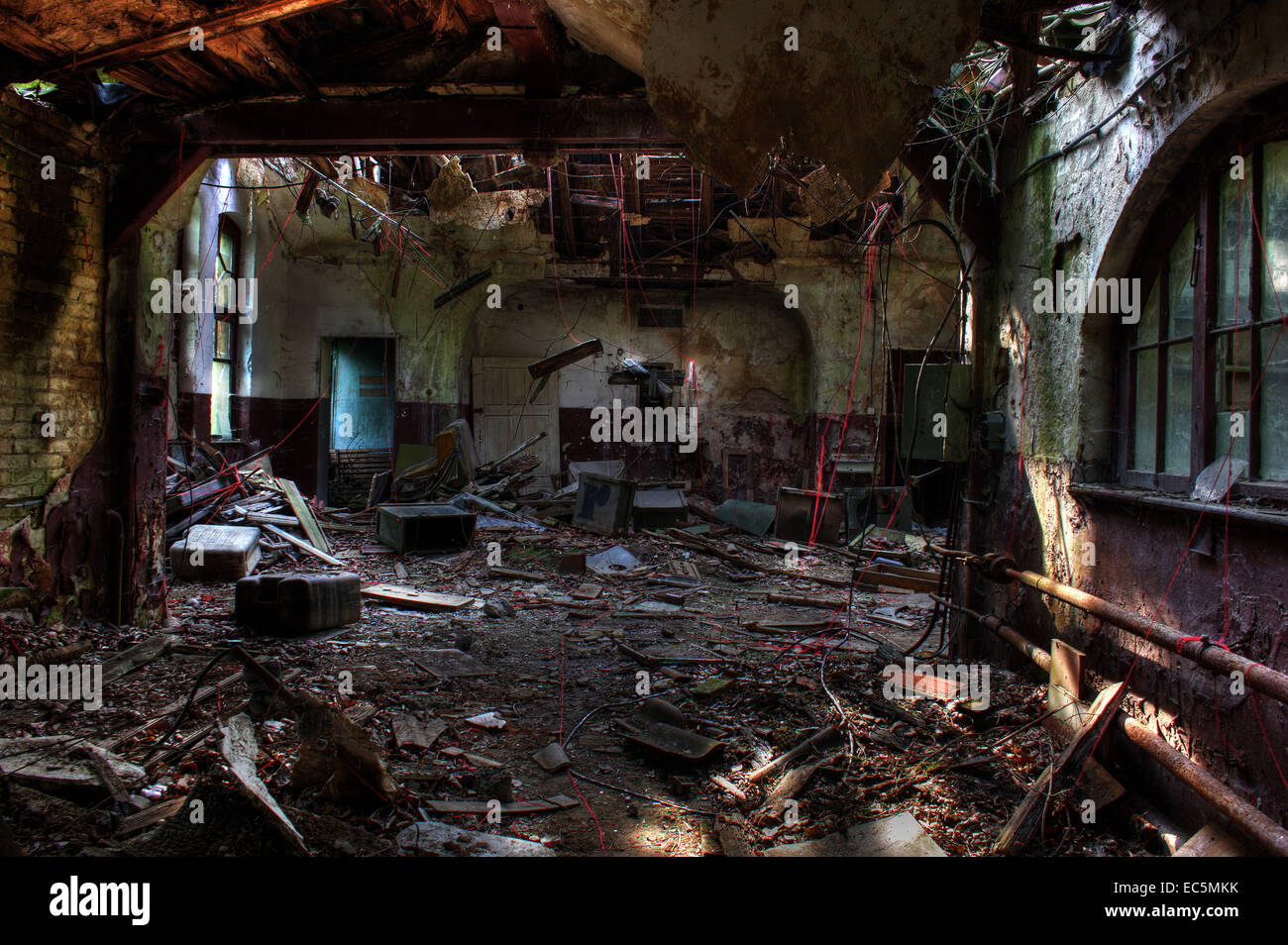 Destroyed dwellings hi-res stock photography and images - Alamy