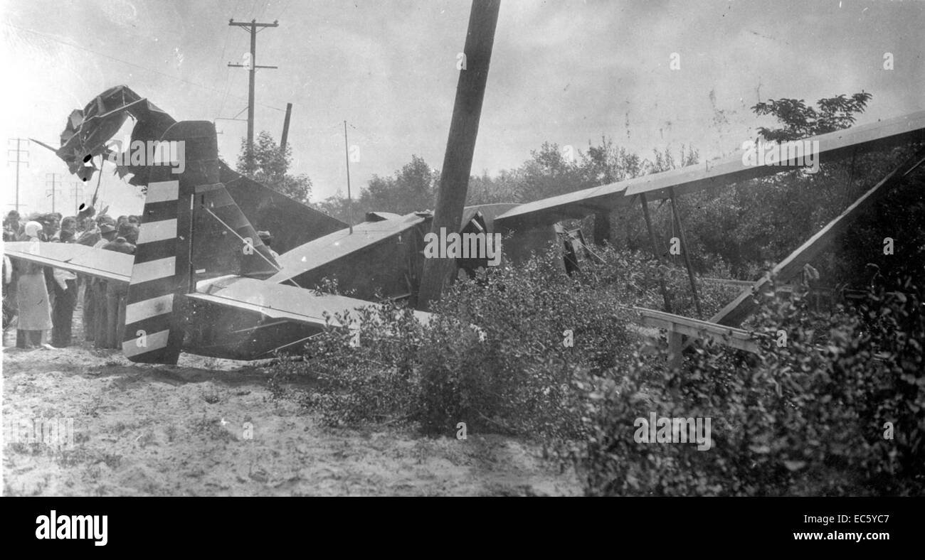 AL77C-041 is an aircraft documented in historical aviation archives ...