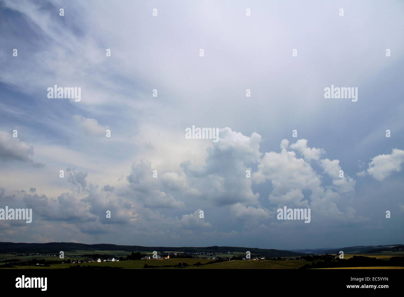 Stormy sky with horizon Stock Photo - Alamy