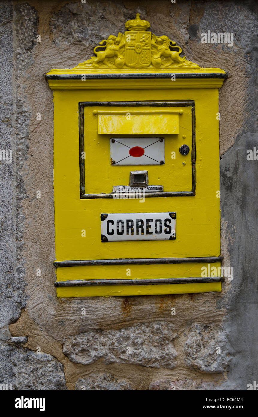 yellow spanish mailbox Stock Photo Alamy