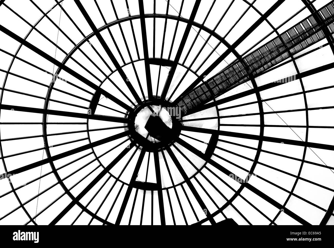 Scaffolding roof Black and White Stock Photos & Images - Alamy