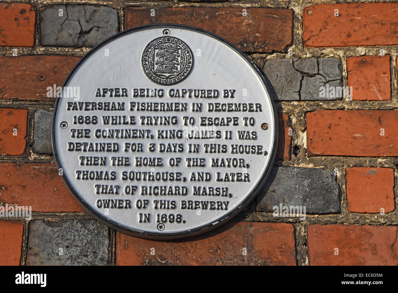 Plaque in Faversham Kent referring to the detention of King James II in 1698 Stock Photo