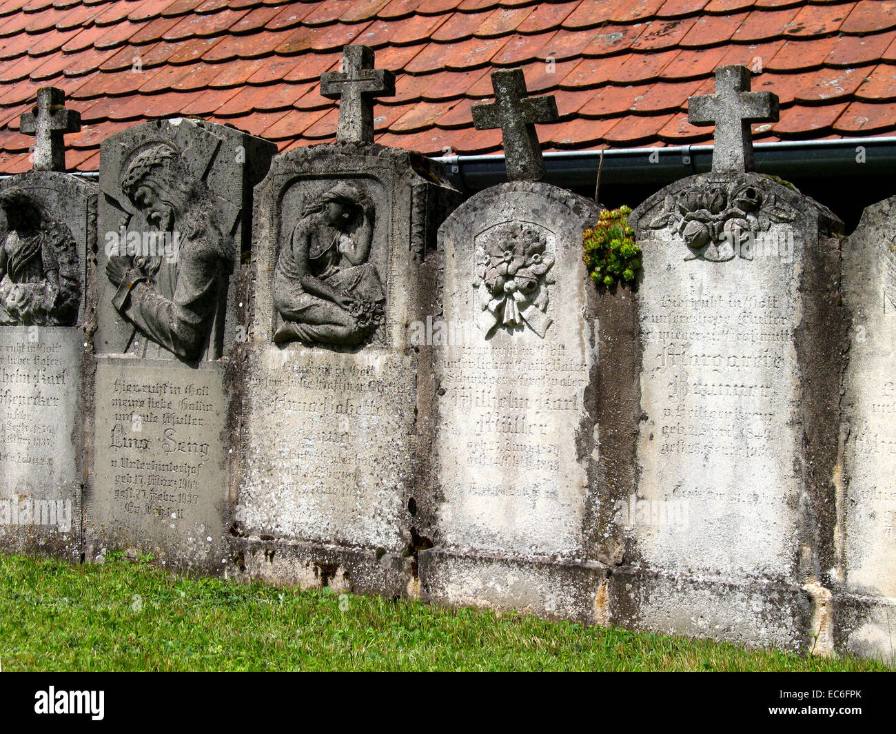 Tombstones hi-res stock photography and images - Alamy