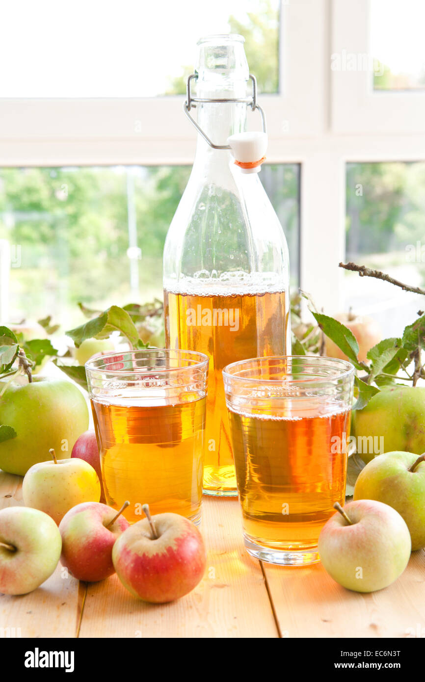 Fresh apple juice hires stock photography and images Alamy