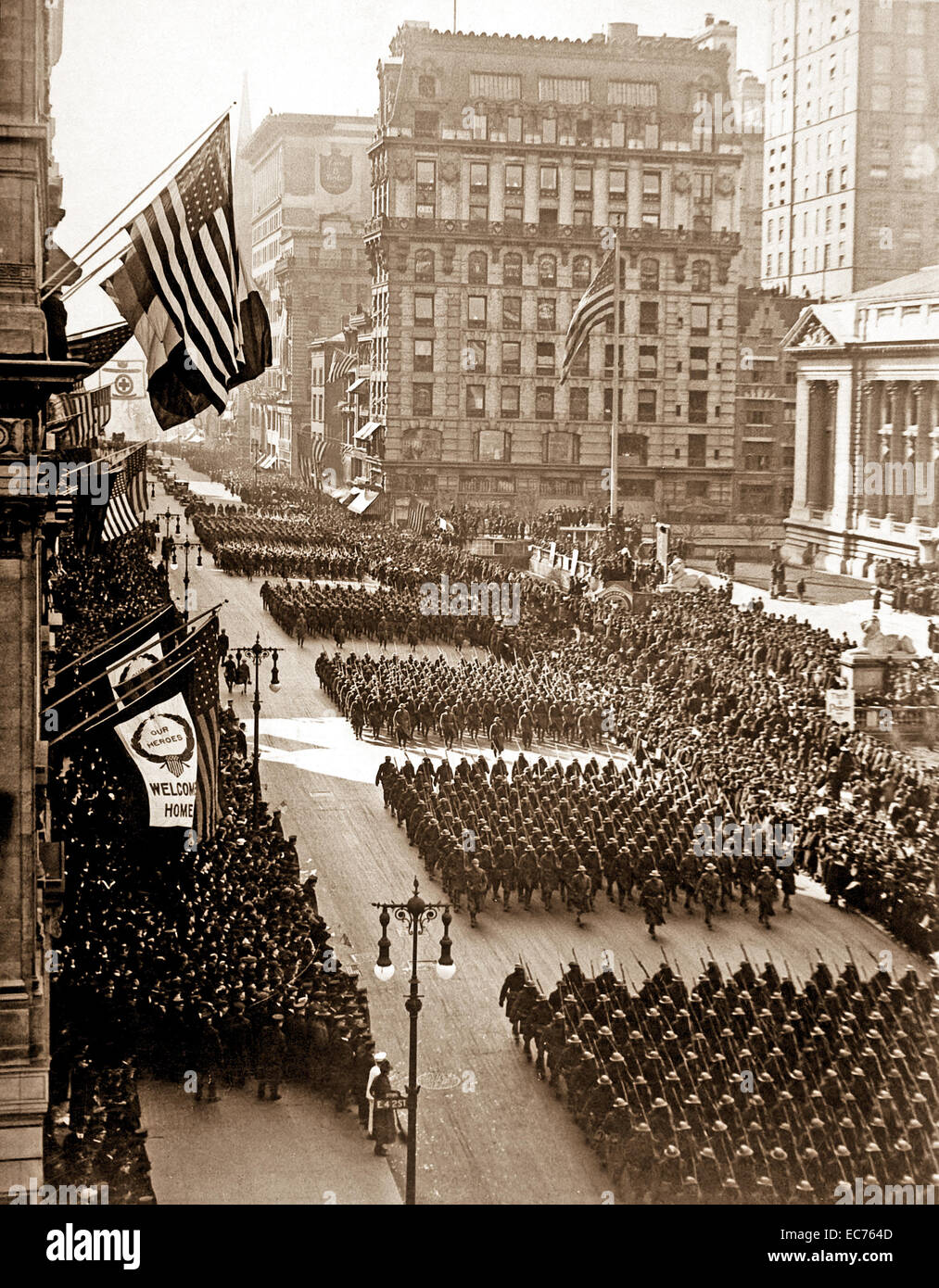 Overseas men welcomed home.  Parade in honor of returned fighters passing the Public Library, N.Y. City.  1919. Stock Photo