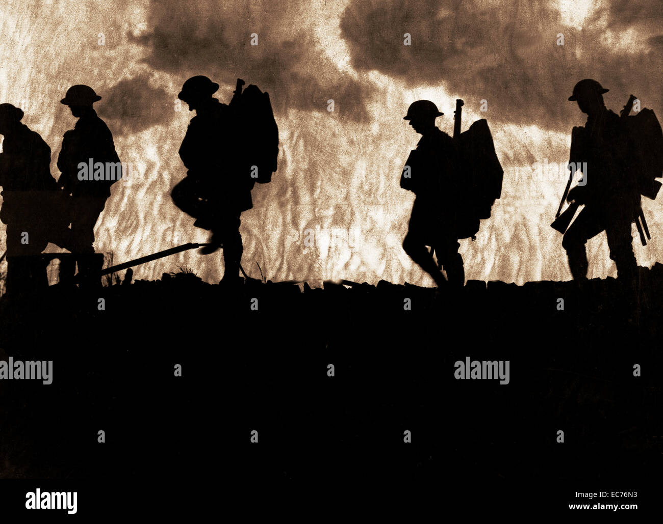 World war 1 soldier silhouette hi-res stock photography and images - Alamy