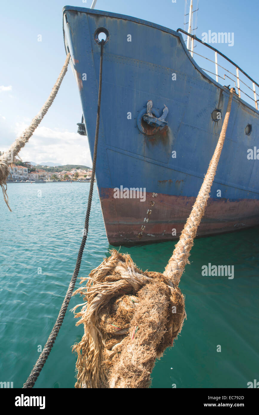 Close up ropes. Loosened boat ropes Stock Photo - Alamy