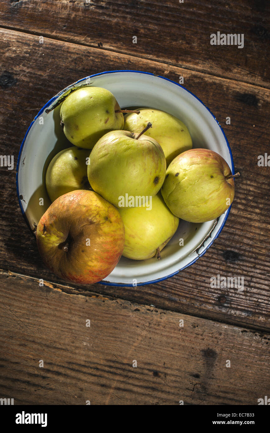 Red apple and green apple in basket with burlap background texture, Organic  fresh apples side view in close-up, Harvest time in fall season by Manee S.  Photo stock - StudioNow