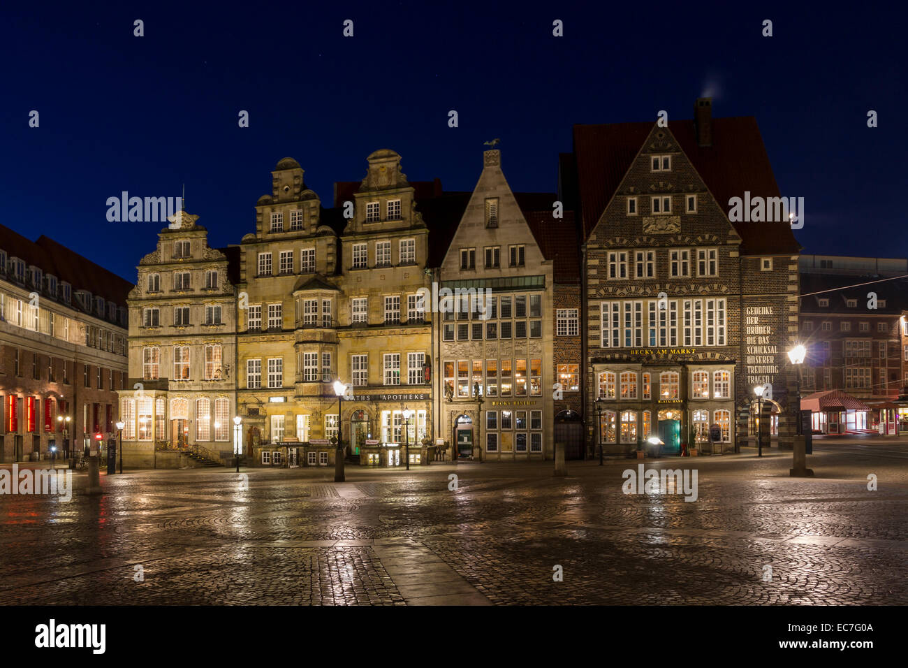 Germany, Bremen, view to row historic houses at marketplace by night