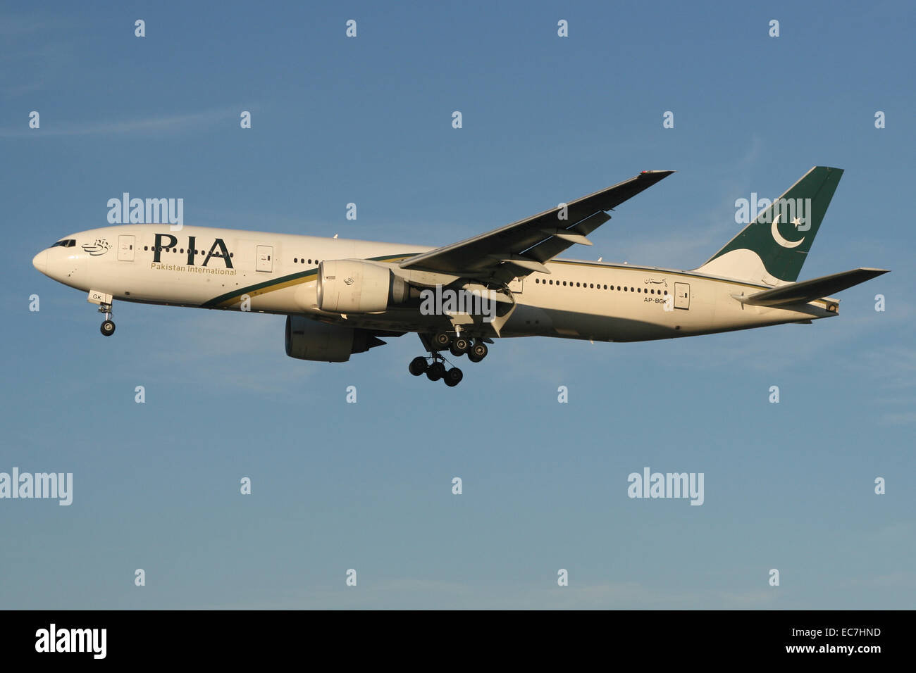 PIA PAKISTAN AIRLINES BOEING 777 200 Stock Photo