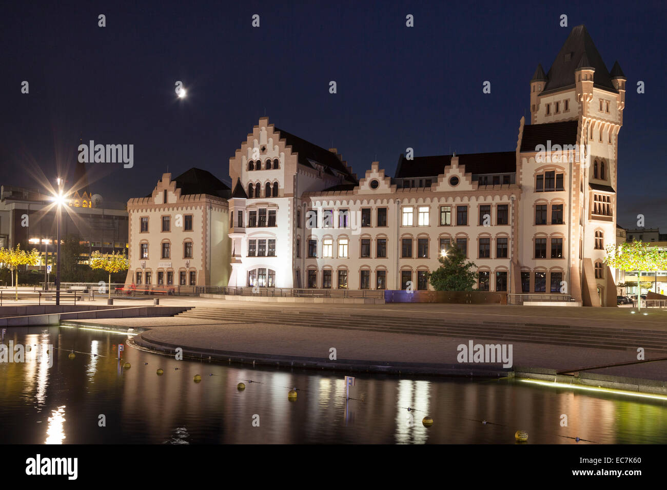 Germany, North Rhine-Westphalia, Dortmund-Hoerde, Phoenix Lake, Hoerde Castle at night Stock Photo