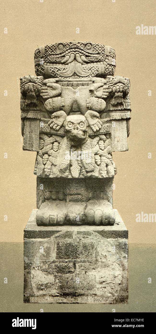Mexico, Aztec idol, Teoyaomiqui. Coatlicue statue Stock Photo
