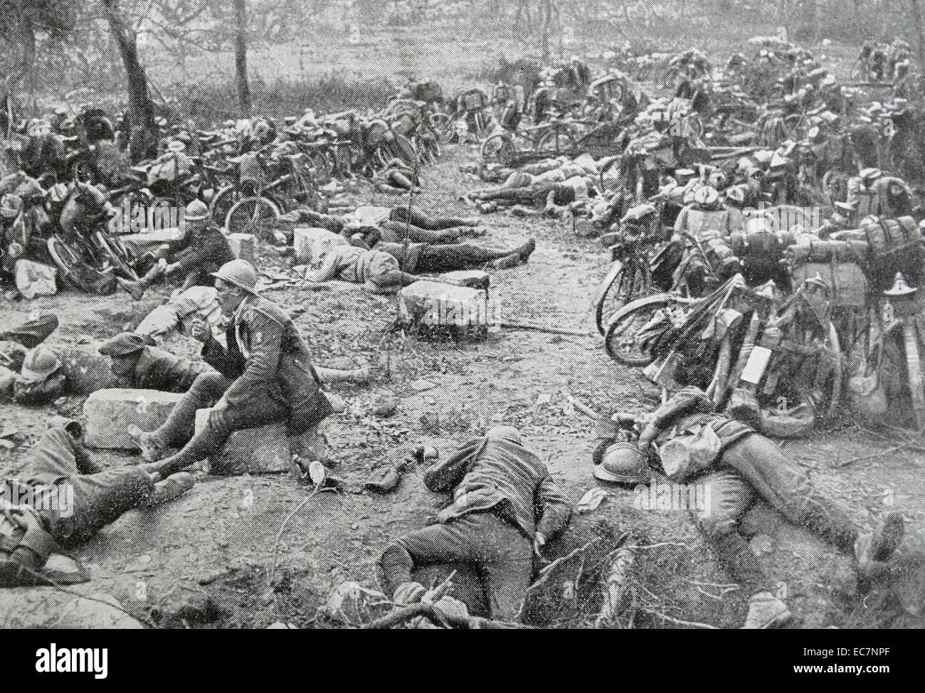 Exhausted French soldiers rest during a lull in the battle of the marne, France, 1914. World war one Stock Photo