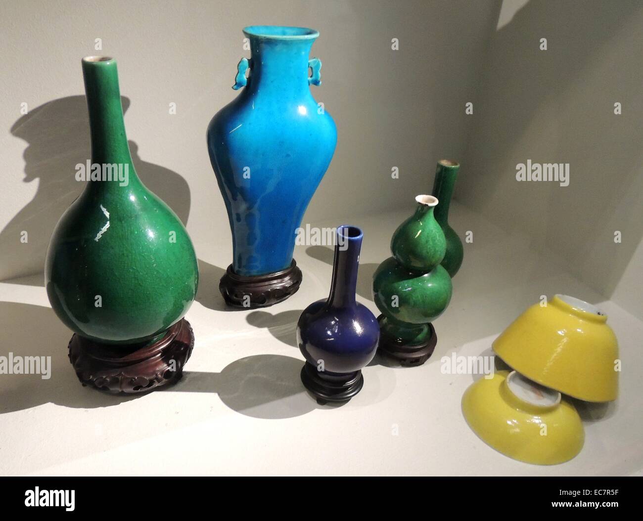 Chinese vases hi-res stock photography and images - Alamy