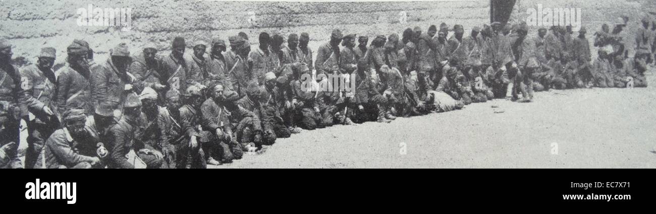 captured Turkish prisoners after the Battle of Shaiba;   12–14 April 1915 between British forces and Ottoman forces that were trying to retake the city of Basra from the British Stock Photo