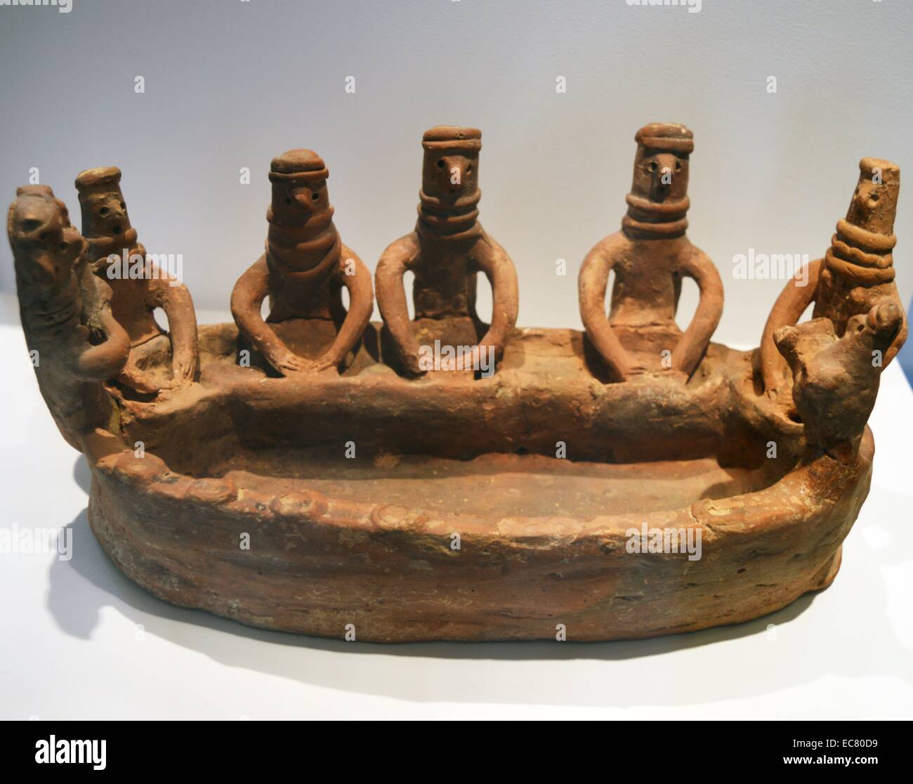 Amlash pottery vase with figures surrounding a basin, 2000-1600 BC; Iranian, Bronze age Stock Photo