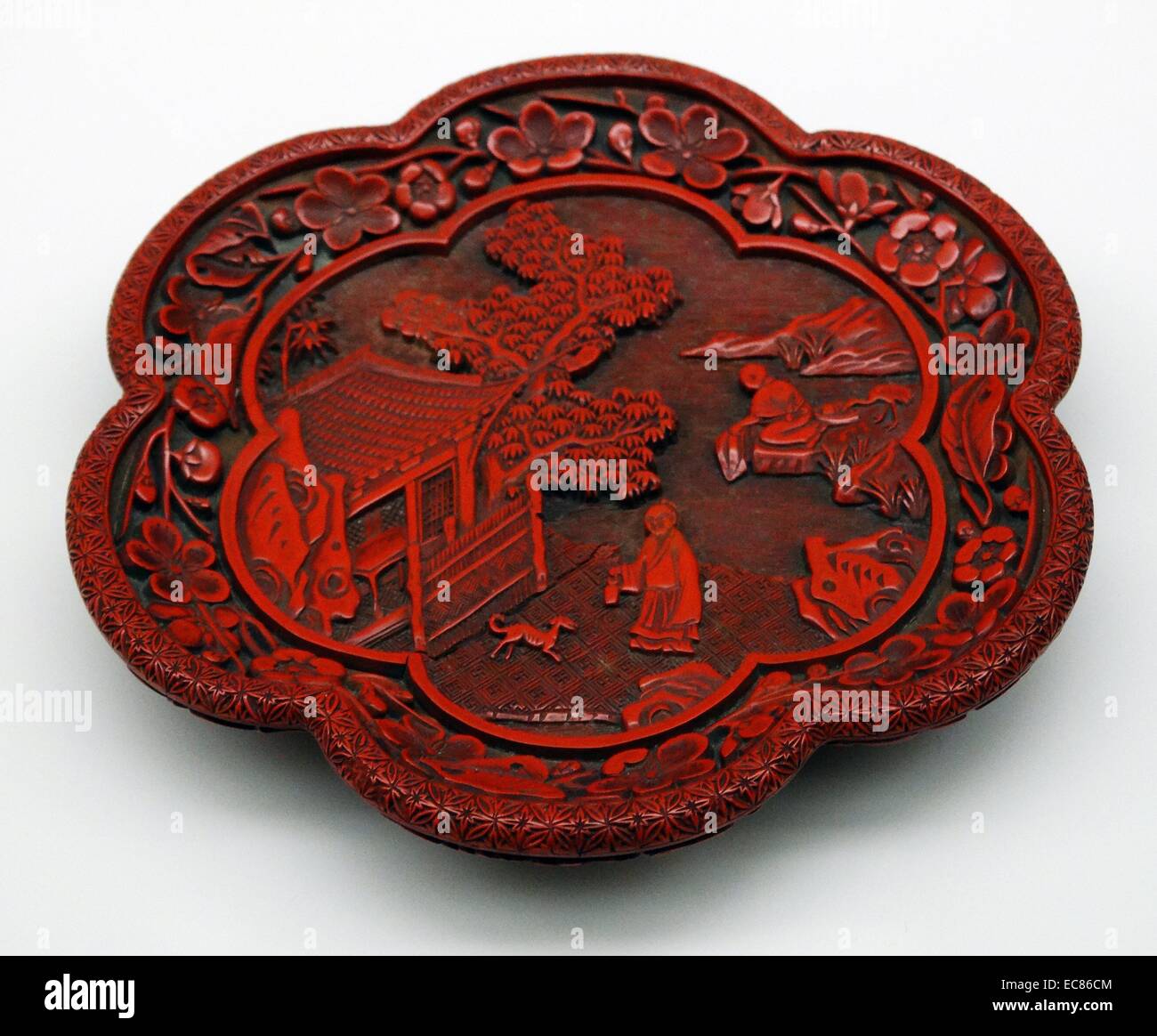 Six-lobed Dish from the Yuan Dynasty (1279-1368). Dated 14th Century Stock Photo