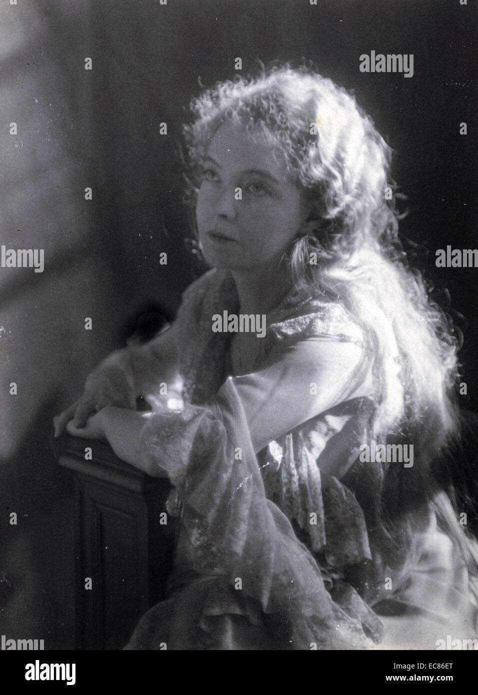 Photograph of Lillian Diana Gish (1893-1993) American stage, screen and television actress, director and writer. Also known as The First Lady of American Cinema. Dated 1920 Stock Photo