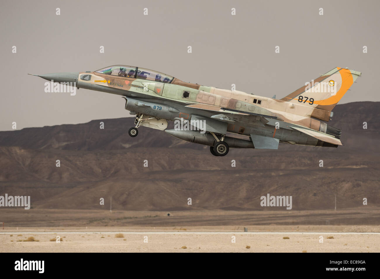 Uvda Airbase, Israel. 9th Dec, 2014. An Israeli F-16 jet takes off during a joint air forces drill at the Uvda airbase in the Negev Desert near Eilat, southern Israel, on Dec. 9, 2014. Israel and Greece concluded a Joint Air Forces drill during the joint IDF-Hellenic Air Force drill week. Credit:  Li Rui/Xinhua/Alamy Live News Stock Photo