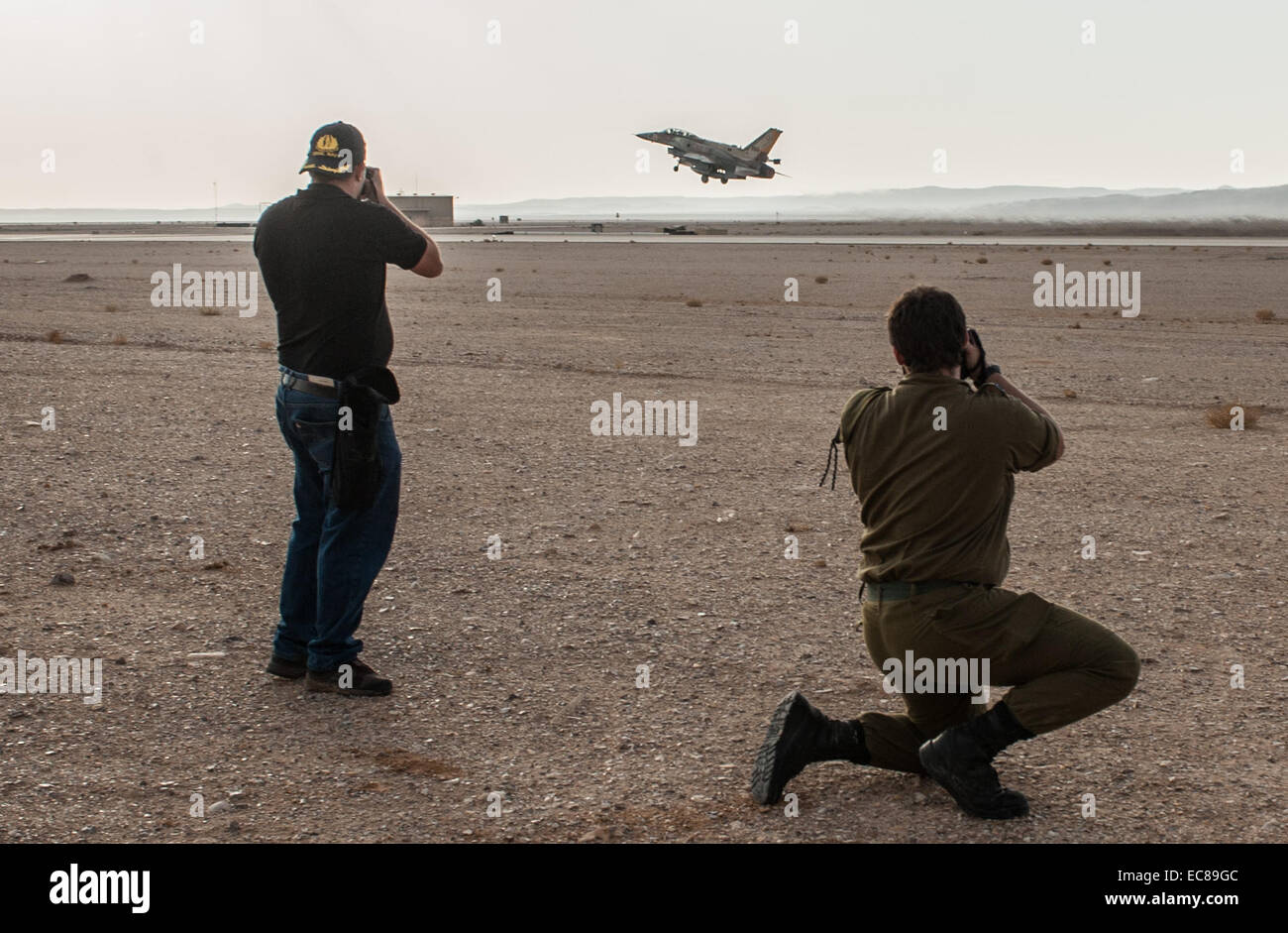 Uvda Airbase, Israel. 9th Dec, 2014. Photographers take pictures of an Israeli F-16 jet during a joint air forces drill at the Uvda airbase in the Negev Desert near Eilat, southern Israel, on Dec. 9, 2014. Israel and Greece concluded a Joint Air Forces drill during the joint IDF-Hellenic Air Force drill week. Credit:  Li Rui/Xinhua/Alamy Live News Stock Photo
