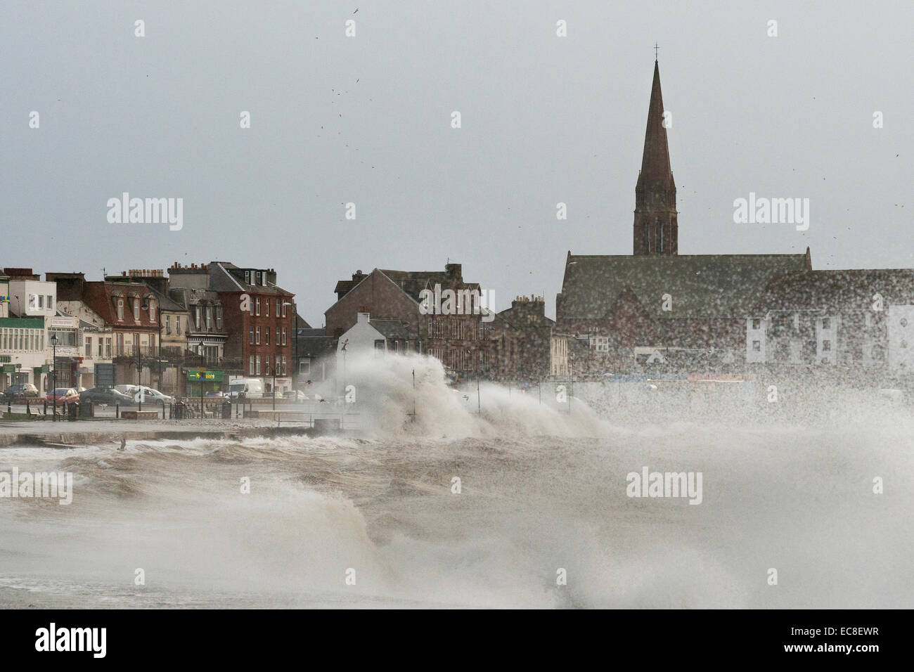Scotland. 10th Dec, 2014. Massive Waves hitting the west of scotland today in Largs at High Tide Credit:  Chris Northcote/Alamy Live News Stock Photo