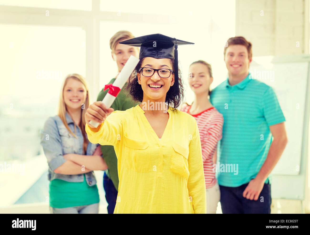 Students holding certificate hi-res stock photography and images - Alamy