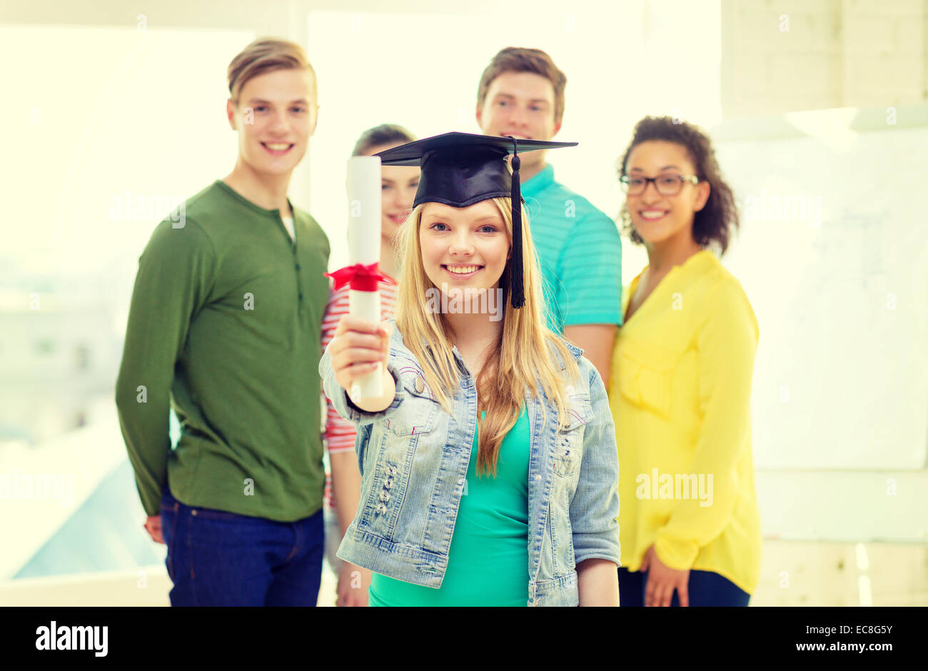 Students holding certificate hi-res stock photography and images - Alamy
