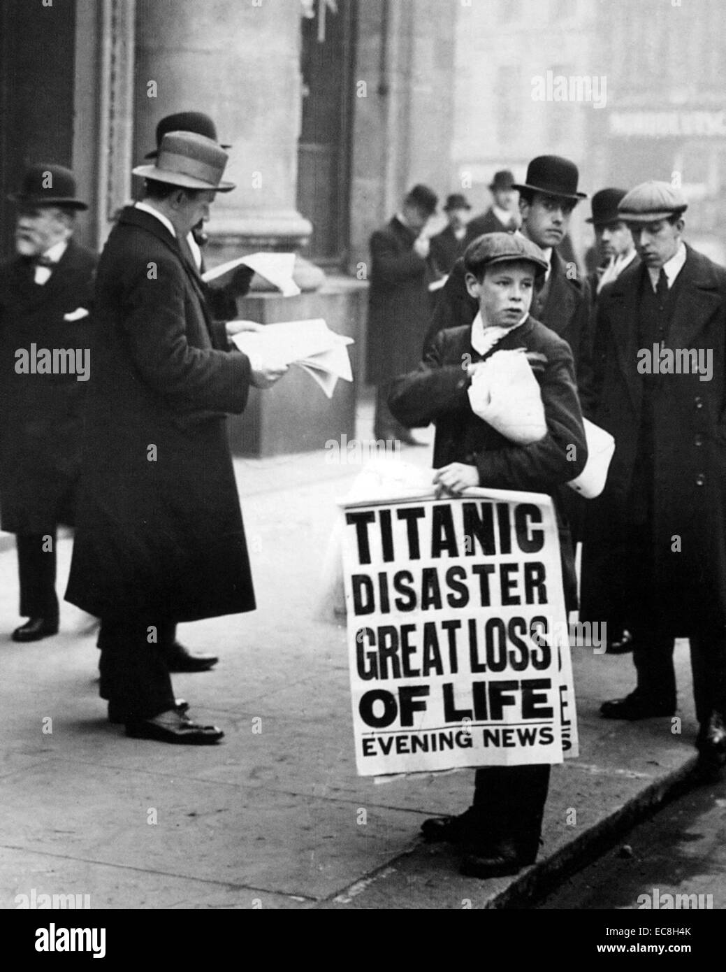 SINKING OF THE TITANIC  15 April 1912 as reported in the London Evening News Stock Photo