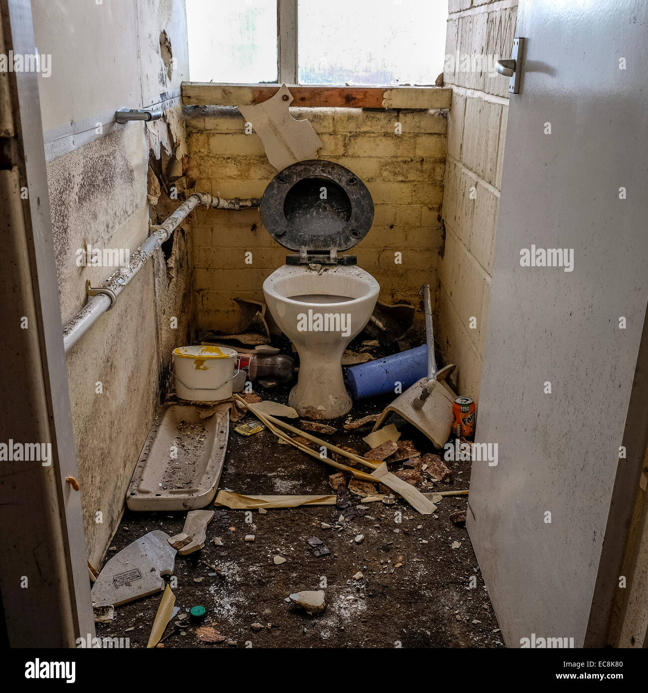 Broken toilet hi-res stock photography and images - Alamy
