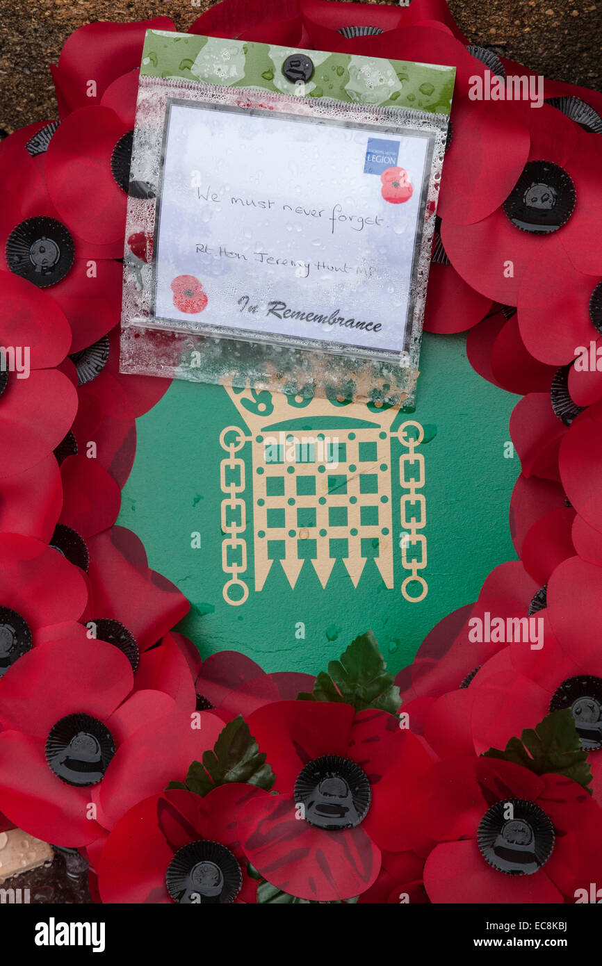 Remembrance poppy wreath hi-res stock photography and images - Alamy